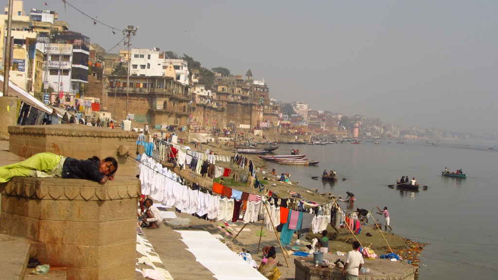 Vista desde los Gaths a Varanasi y el Ganges