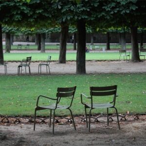 Sillas en el Jardín [París]