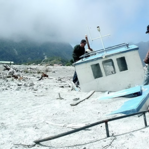 Volver, a pesar del peligro | «Vecinos del volcán» (2014)